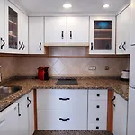 Penthouse With Private Hot Tub ,2 Bedrooms, Walk To Апартаменты Бенальмадена