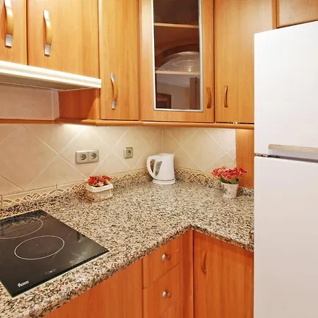 Isla De 1, Jacuzzi, 80m From The Sea, Ac, Bbq, Private Parking, Big Terrace