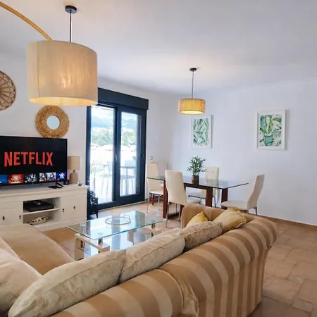Апартаменты Penthouse With Private Hot Tub ,2 Bedrooms, Walk To *