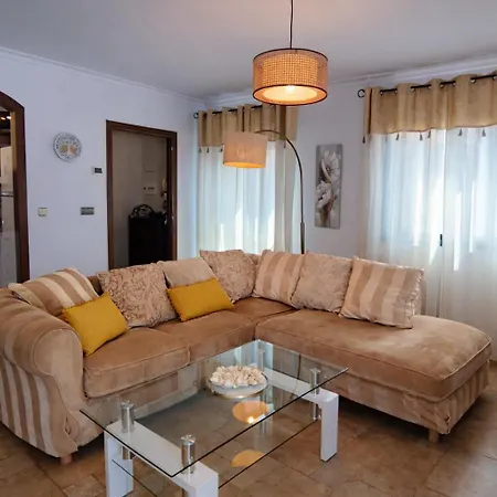 Penthouse With Private Hot Tub ,2 Bedrooms, Walk To