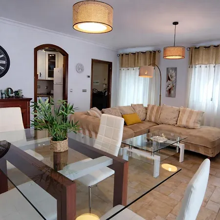 Penthouse With Private Hot Tub ,2 Bedrooms, Walk To * Бенальмадена