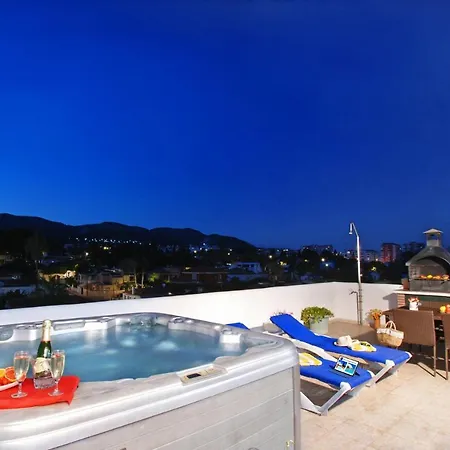 Isla De 1, Jacuzzi, 80m From The Sea, Ac, Bbq, Private Parking, Big Terrace Benalmadena