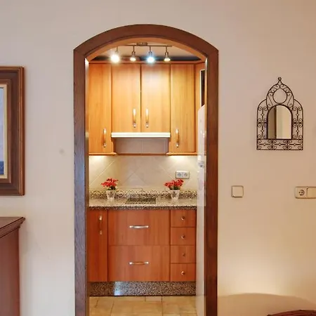 Apartment Isla De 1, Jacuzzi, 80m From The Sea, Ac, Bbq, Private Parking, Big Terrace