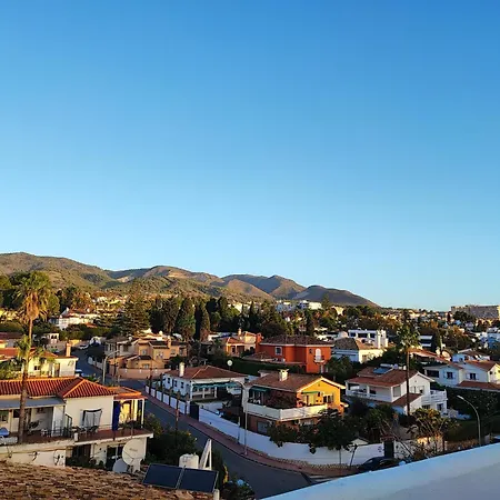 Isla De 1, Jacuzzi, 80m From The Sea, Ac, Bbq, Private Parking, Big Terrace Benalmadena